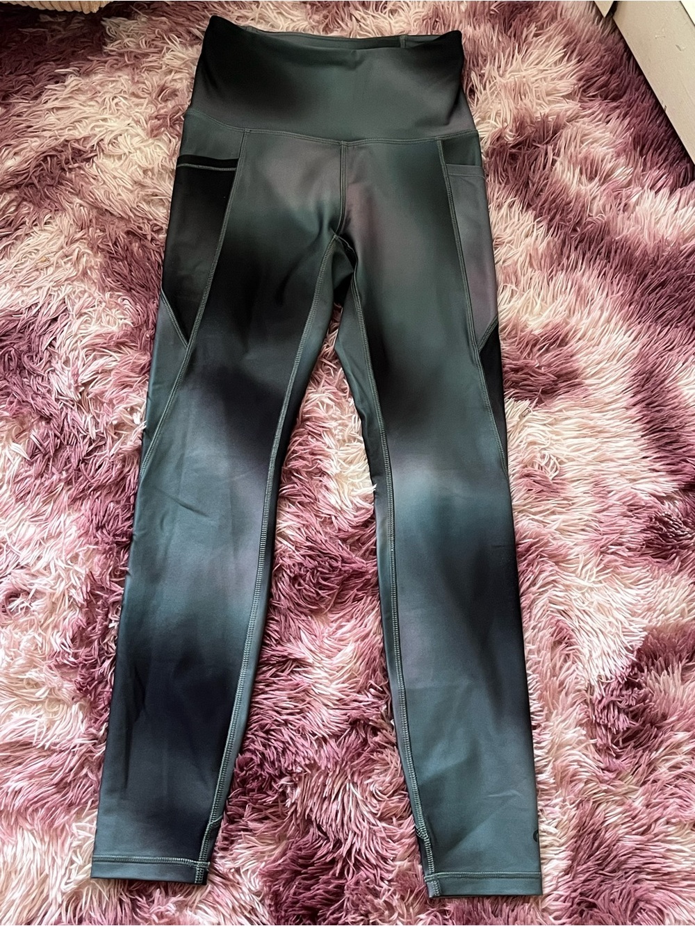Hyba Sleek Black High-Rise Workout Leggings with Side Pockets- small
